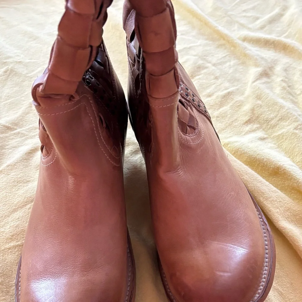 Frye Carmen Short Tan Heeled Boots with Intricate Leather Weave 11 - Picture 3 of 5